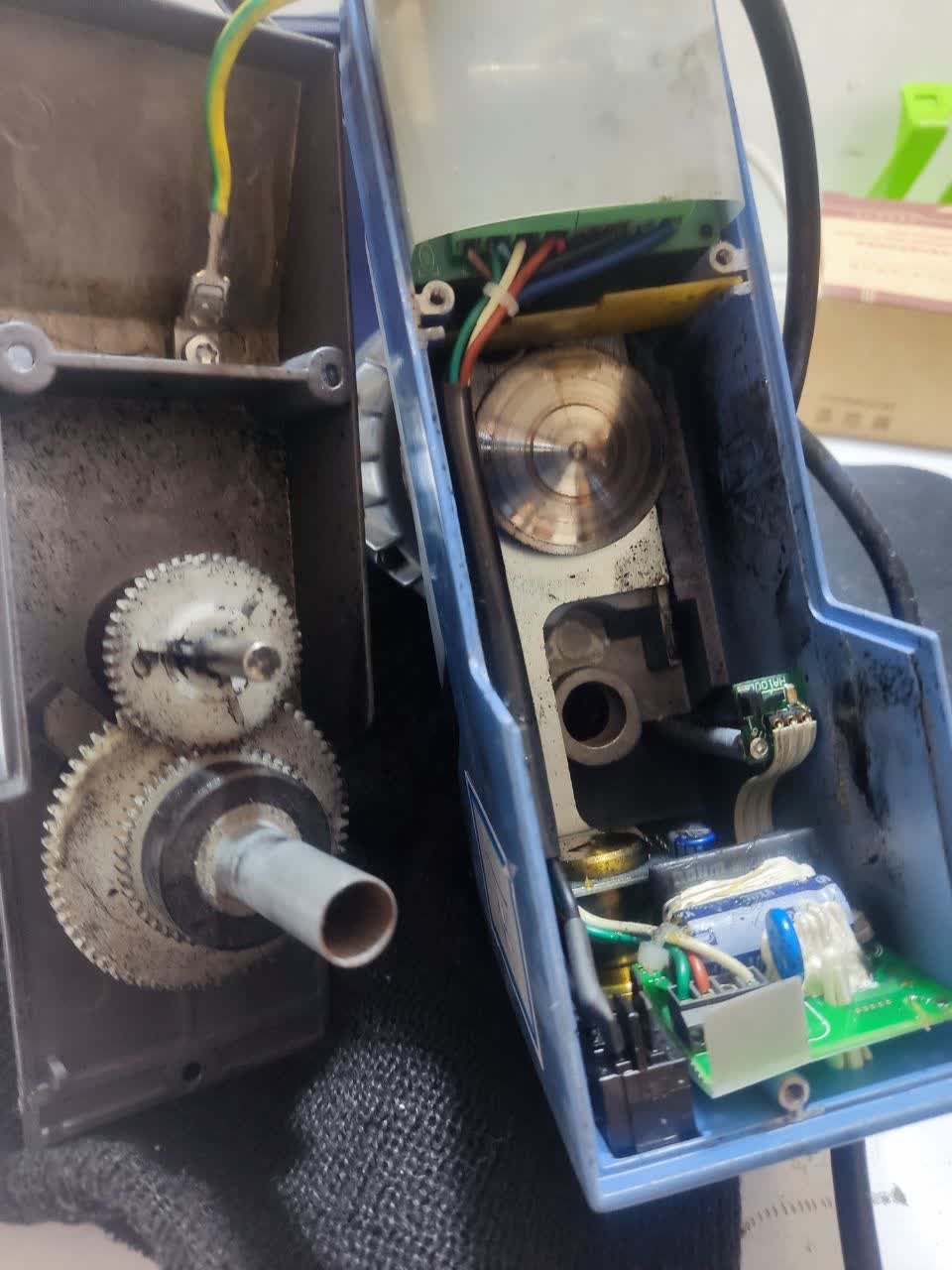 بخش موتور و مکانیزم همزن IKA پس از تعمیر