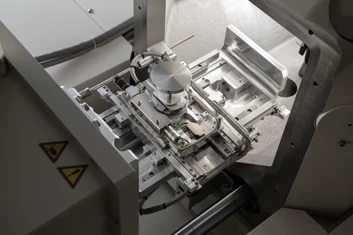 میکروسکوپ الکترونی روبشی انتشار میدانی FE-SEM مدل SU7000
