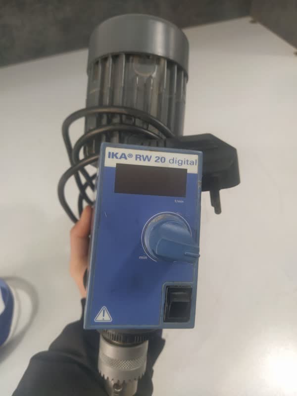 صفحه نمایش دیجیتال و کنترلر همزن IKA RW 20